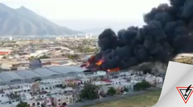 Incendio arrasa con bodegas en San Nicolás