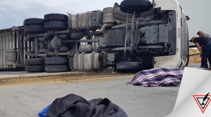 Chofer muere aplastado por su trailer