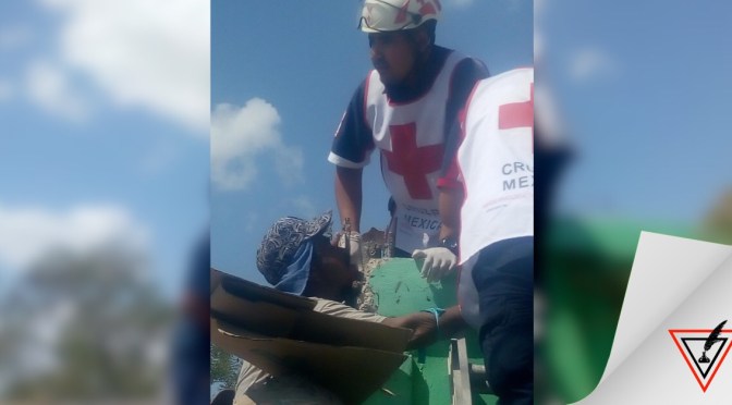 Albañil resbala y se encaja varilla en mandíbula