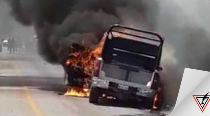 Video: Envuelta en llamas es captada patrulla de estatales