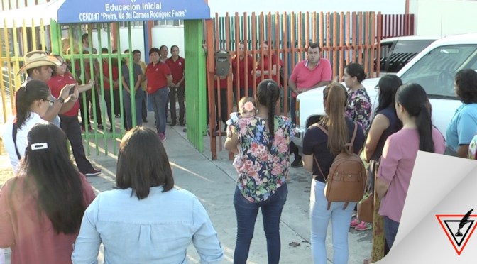Protestan padres de familia en CENDI #7 por la falta de subsidio