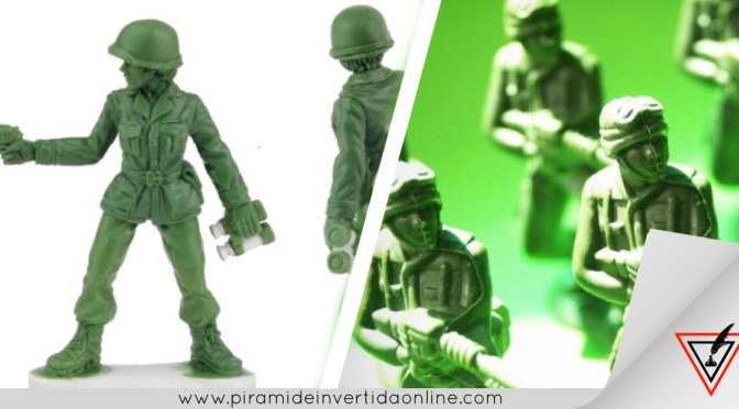 Niña sugiere figuras de soldado mujer y empresa las fabrica