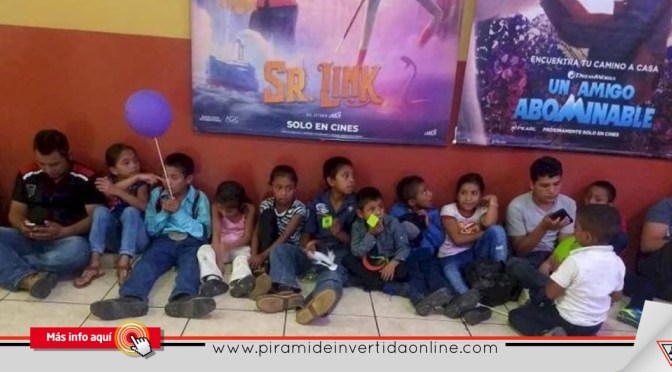 Maestro cumple sueño de sus alumnos. Junta dinero y los lleva al cine