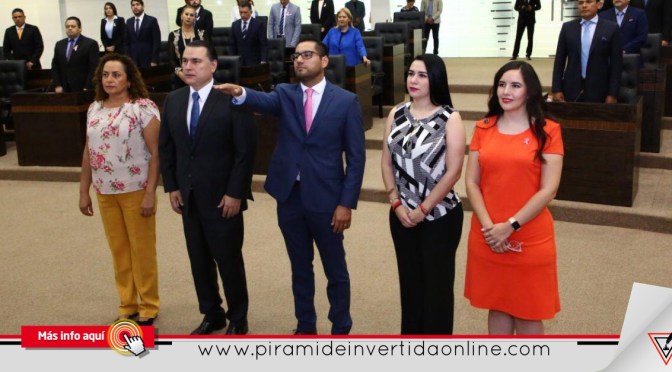 Toman protesta a Alfonso Torres Carrillo como secretario General del Congreso