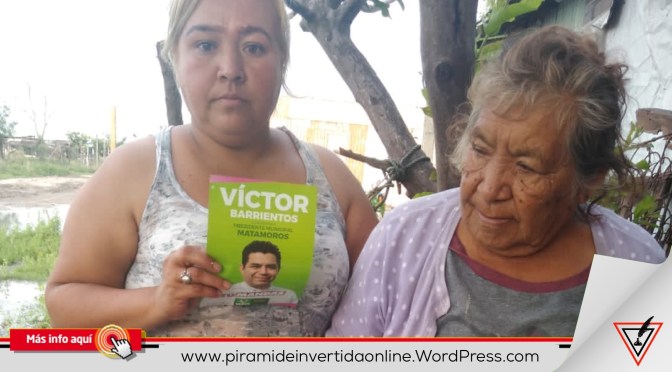 Victor Barrientos y Tomas Gloria envían comida en la colonia Juan Rodríguez tras haber pasado la tormenta