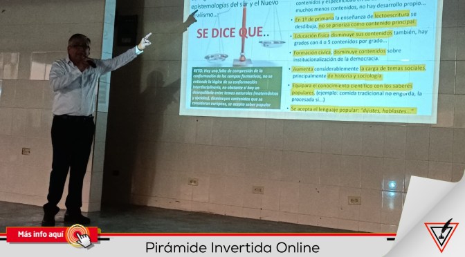 La Primaria Lázaro Cárdenas informa a los padres de familia sobre los nuevos libros de texto gratuitos.