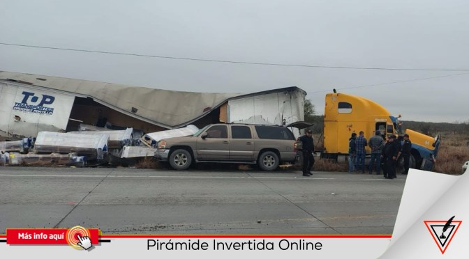 Tráiler Queda Como Acordeón Tras Volcarse Libramiento de Nuevo Laredo
